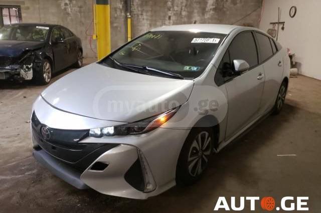 Toyota Prius 2018 — photo 2