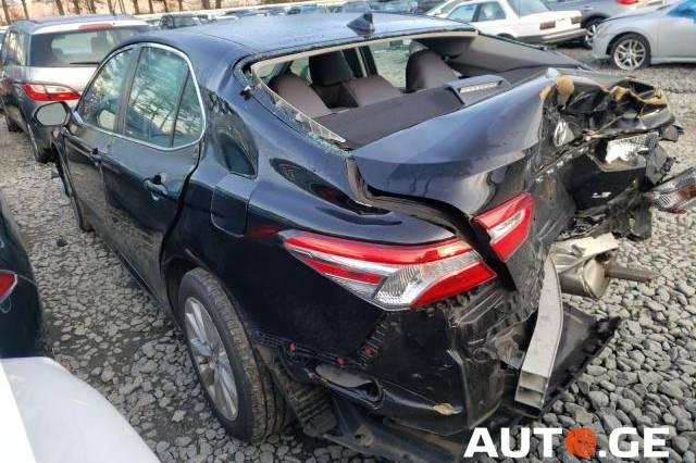Toyota Camry 2019 — photo 2