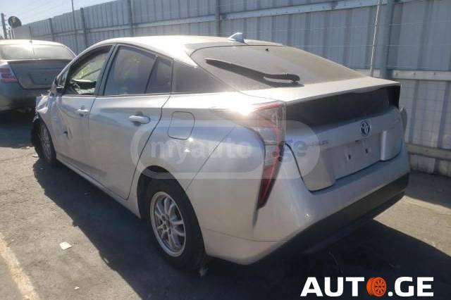 Toyota Prius 2016 — photo 2