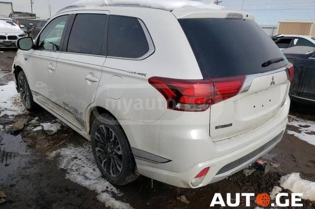 Mitsubishi Outlander 2018 — photo 2