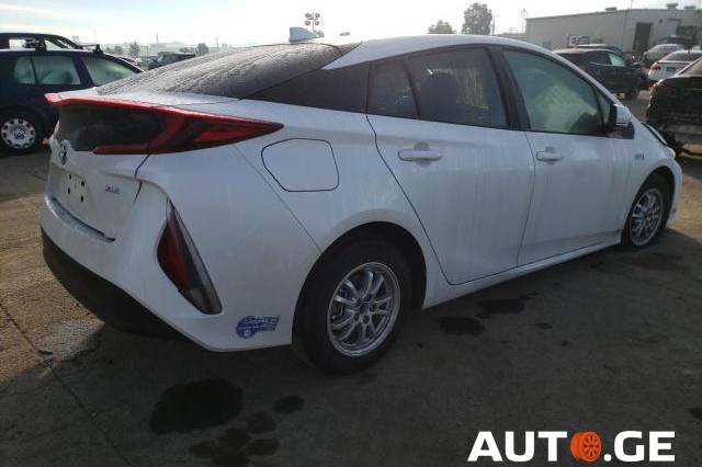 Toyota Prius 2021 — photo 2
