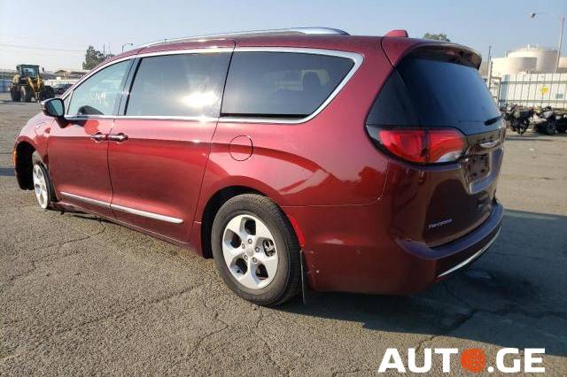 Chrysler Pacifica 2017 — photo 2