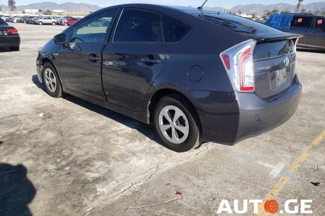 Toyota Prius 2013 — photo 2
