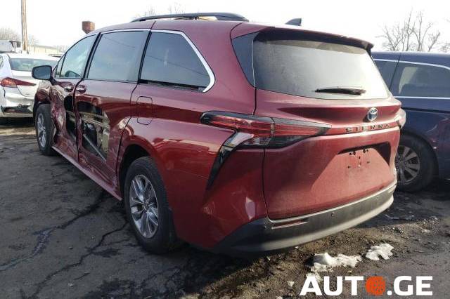 Toyota Sienna 2021 — photo 2