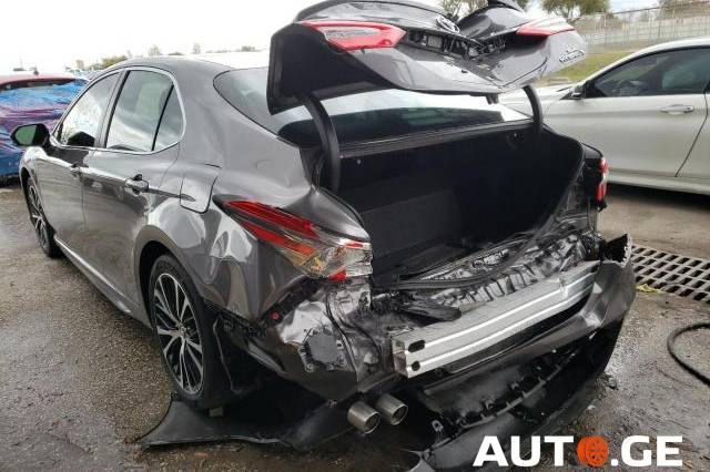 Toyota Camry 2019 — photo 2