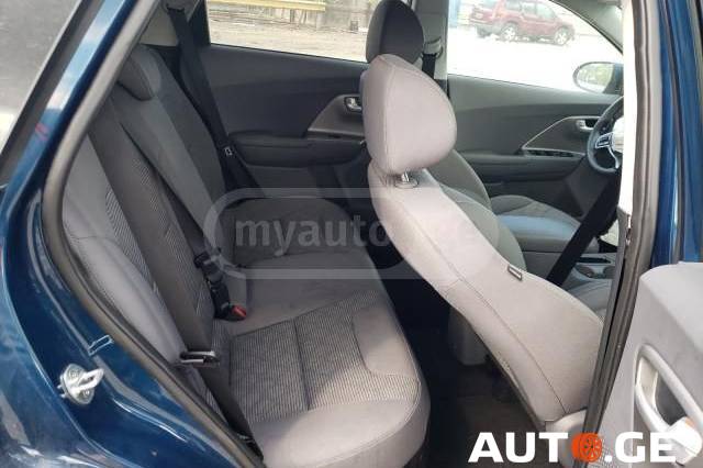 Toyota Venza 2021 — photo 2