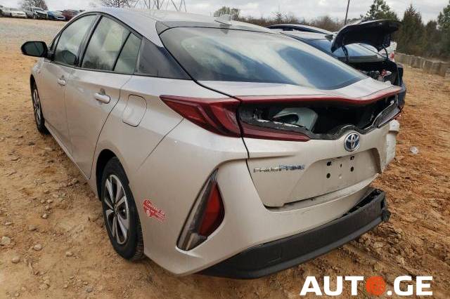 Toyota Prius 2017 — photo 2