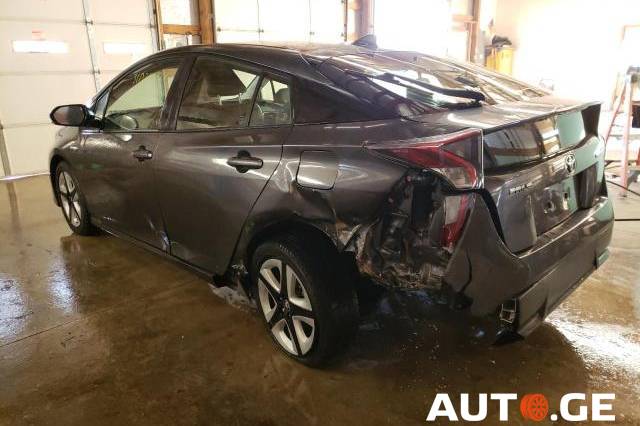 Toyota Prius 2016 — photo 2