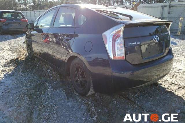 Toyota Prius 2015 — photo 2