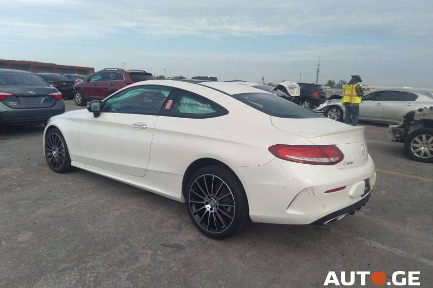 Mercedes-Benz C-300-Merc 2017 — photo 2
