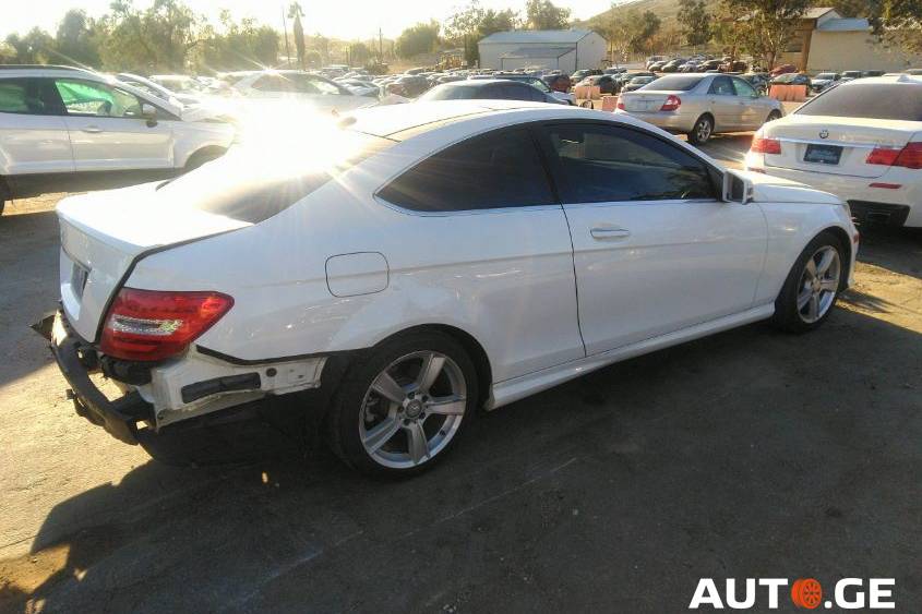 Mercedes-Benz C-250C 2011 — photo 2