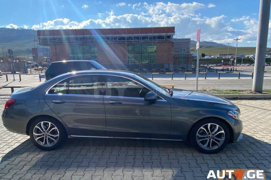 Mercedes-Benz C-300-Merc 2017 — photo 2