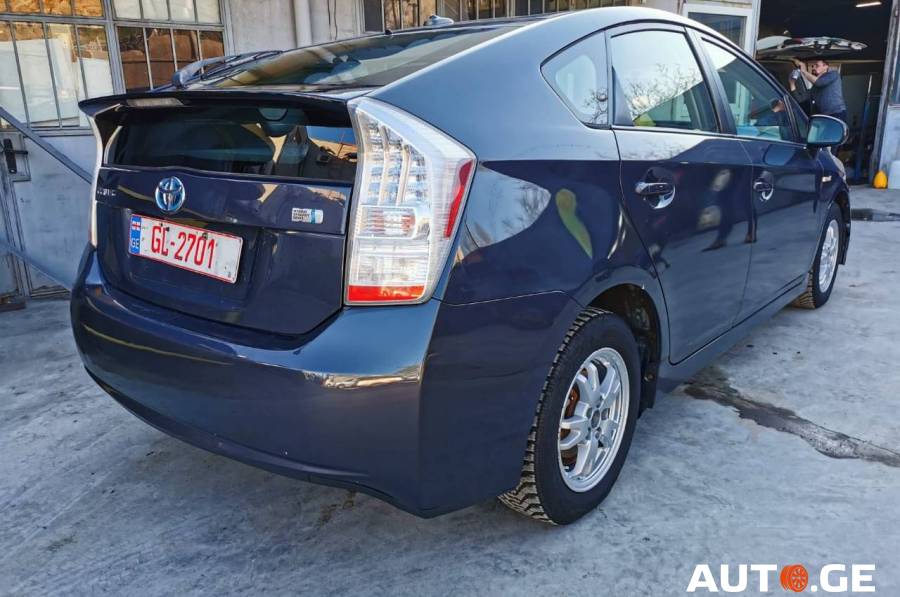 Toyota Prius 2010 — photo 2