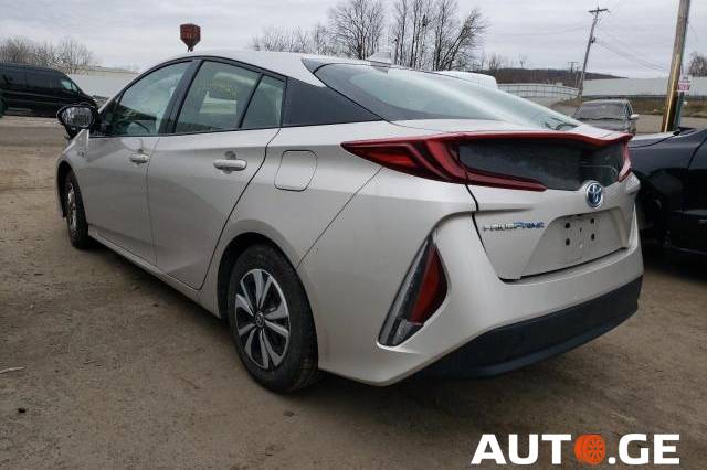 Toyota Prius 2018 — photo 2