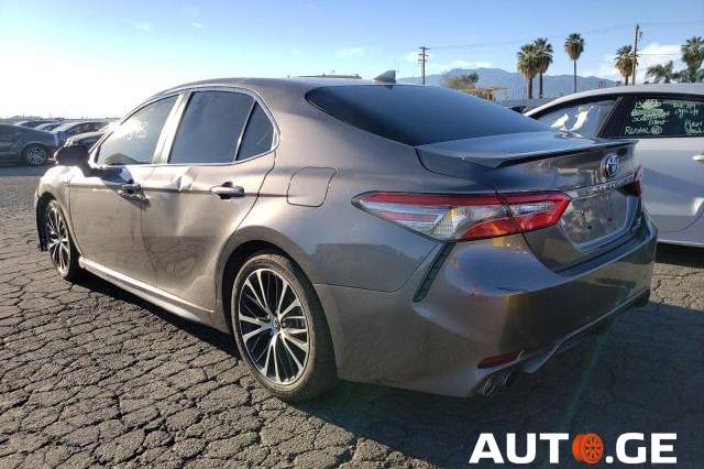 Toyota Camry 2019 — photo 2