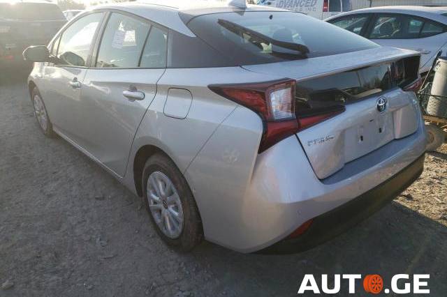 Toyota Prius 2022 — photo 2