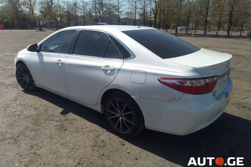 Toyota Camry 2016 — photo 2