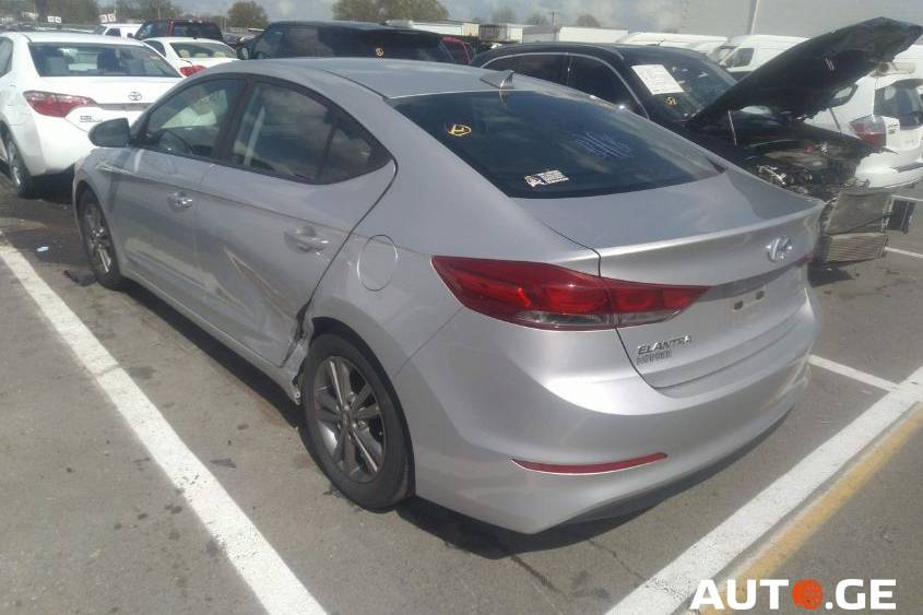 Hyundai Elantra 2017 — photo 2