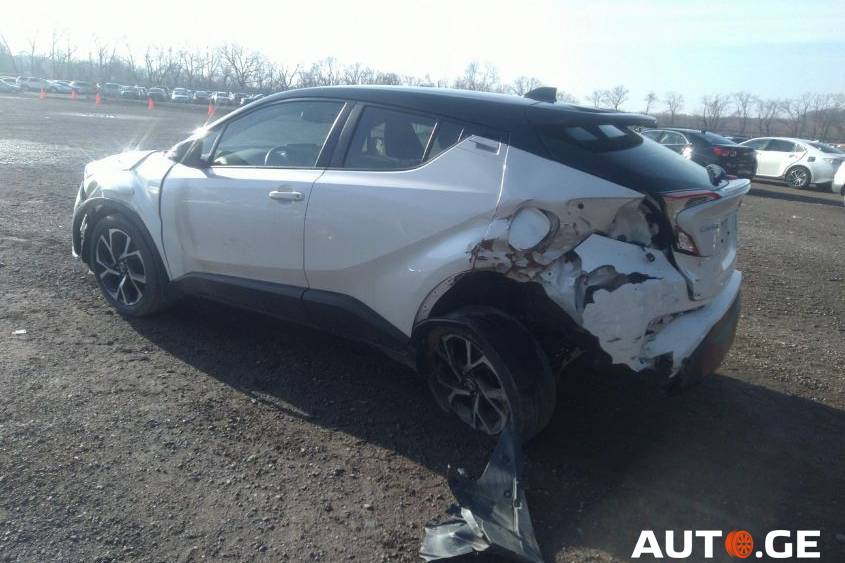 Toyota Chr 2019 — photo 2