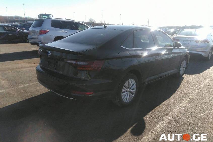 Volkswagen Jetta 2019 — photo 2