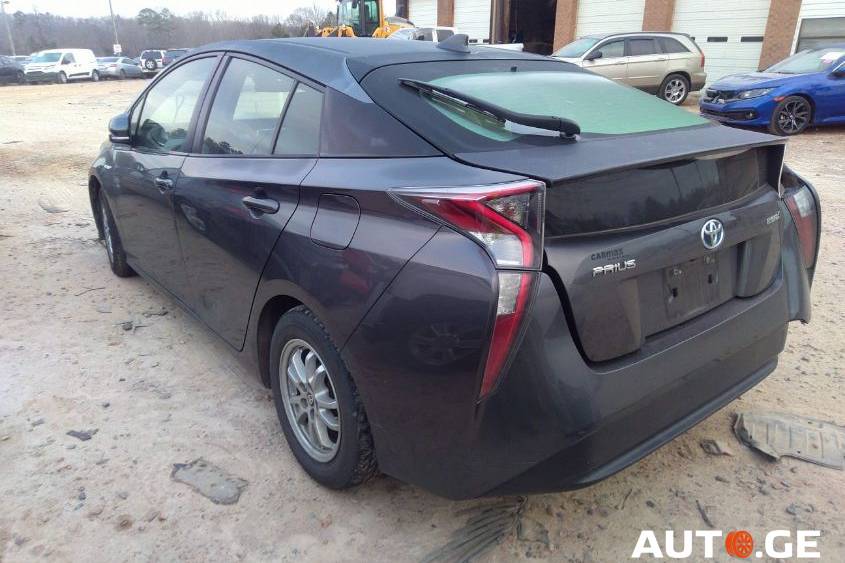 Toyota Prius 2017 — photo 2