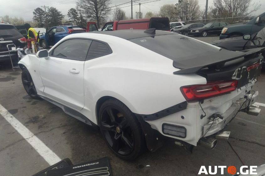 Chevrolet Camaro 2018 — photo 2