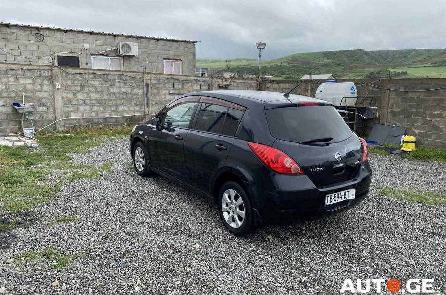 Nissan Tiida 2005 — photo 2