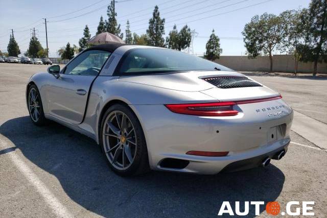 Porsche 911 2019 — photo 2
