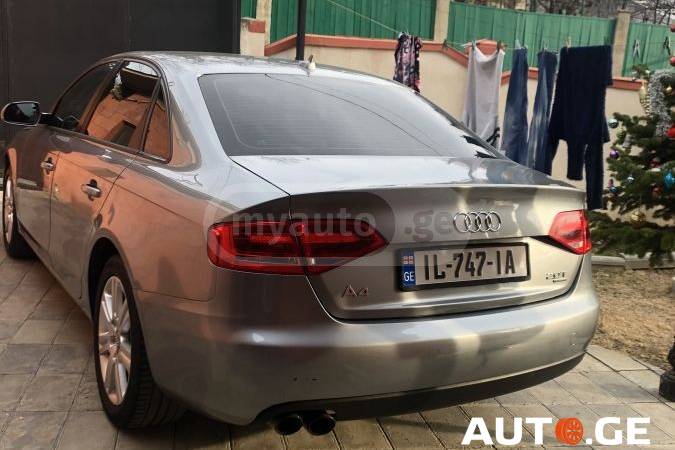 Audi A4 2011 — photo 2