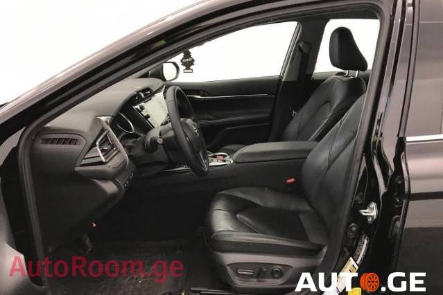 Toyota Camry 2020 — photo 2