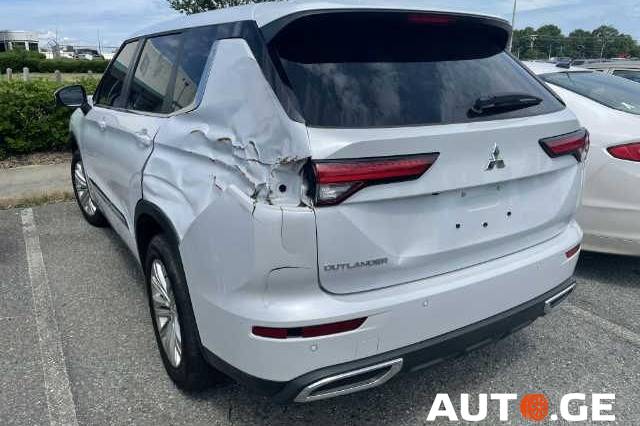 Mitsubishi Outlander 2022 — photo 2