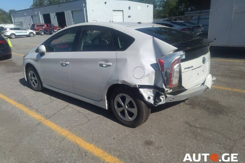 Toyota Prius 2013 — photo 2