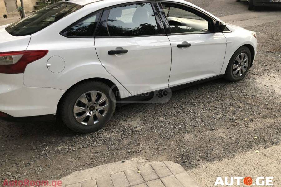 Ford Focus 2013 — photo 2
