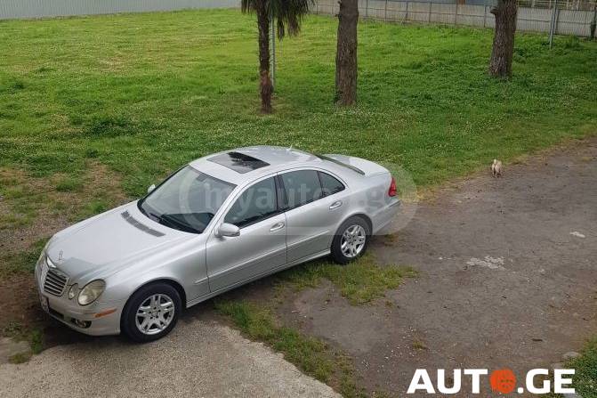 Mercedes-Benz E-320C 2007 — photo 2