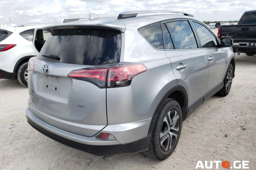 Toyota RAV4 2017 — photo 2