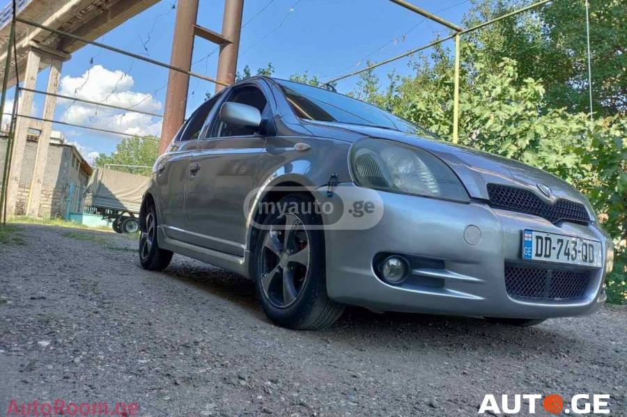Toyota Vitz 2001 — photo 2