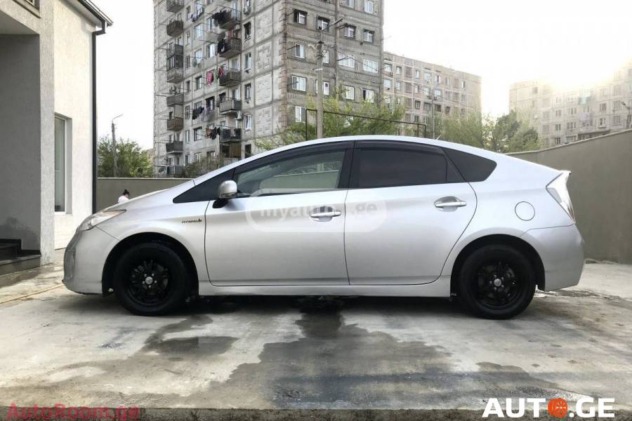 Toyota Prius 2012 — photo 2