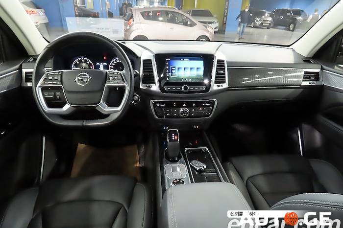 Ssangyong Rexton 2021 — photo 2