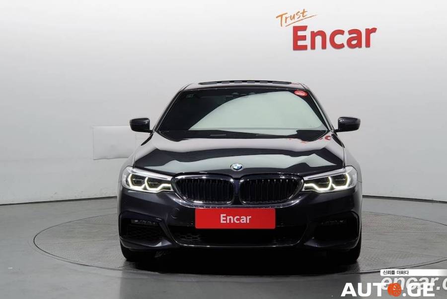 BMW 5 Series 2020 — photo 2