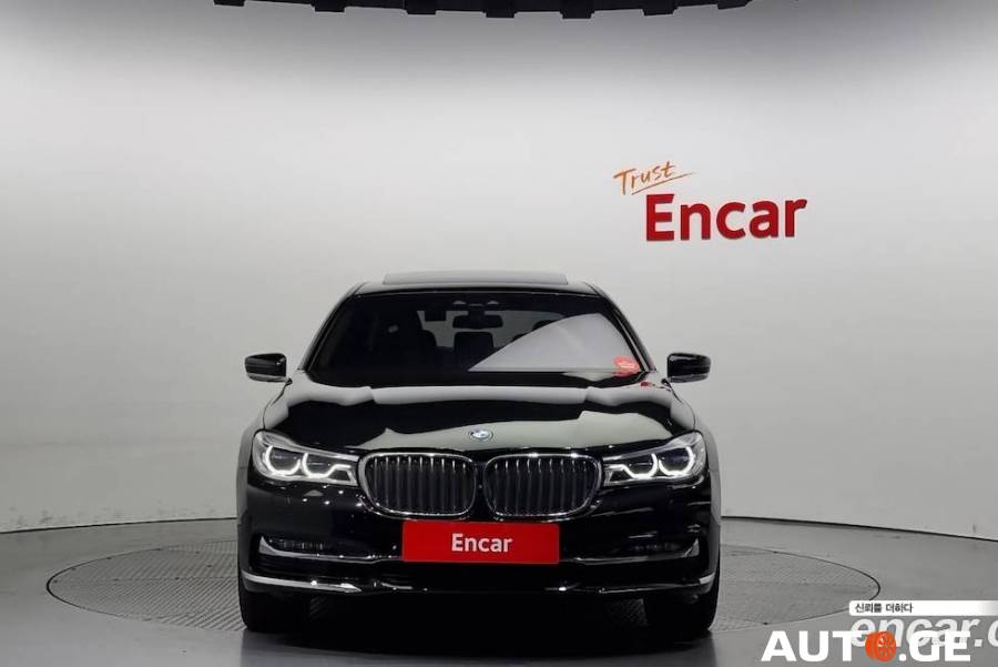 BMW 7 Series 2017 — photo 2
