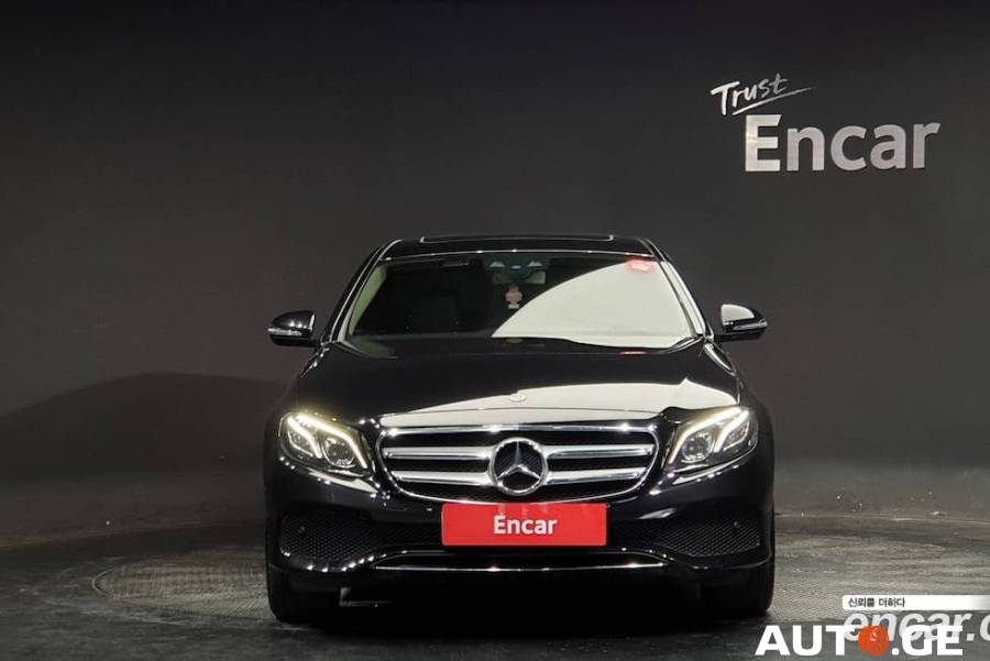 Mercedes-Benz E-Class 2017 — photo 2