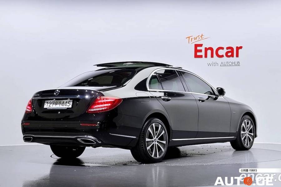 Mercedes-Benz E-Class 2020 — photo 2