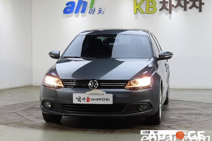 Volkswagen Jetta 2012 — photo 2