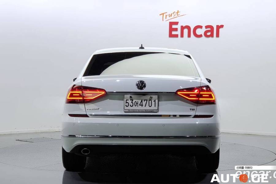 Volkswagen Passat 2018 — photo 2