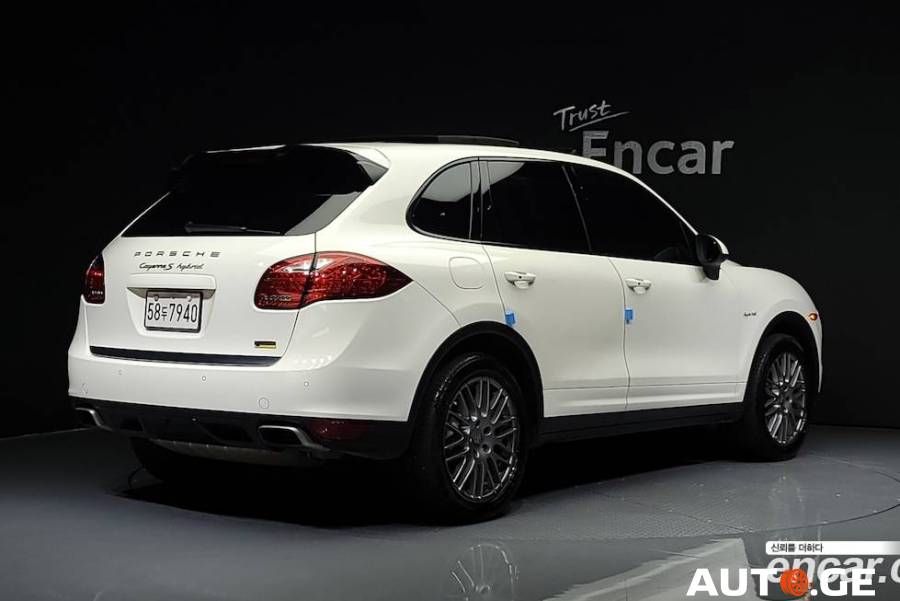 Porsche Cayenne 2012 — photo 2