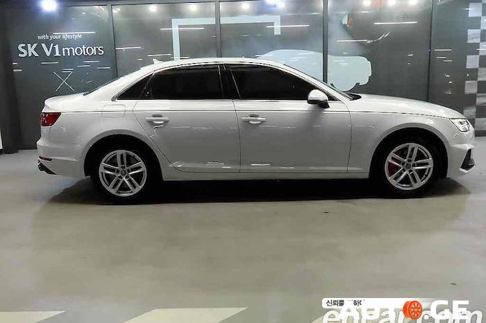 Audi A4 2016 — photo 2