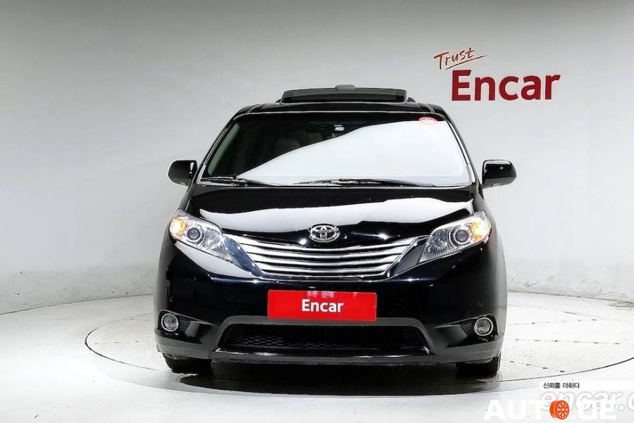 Toyota Sienna 2012 — photo 2