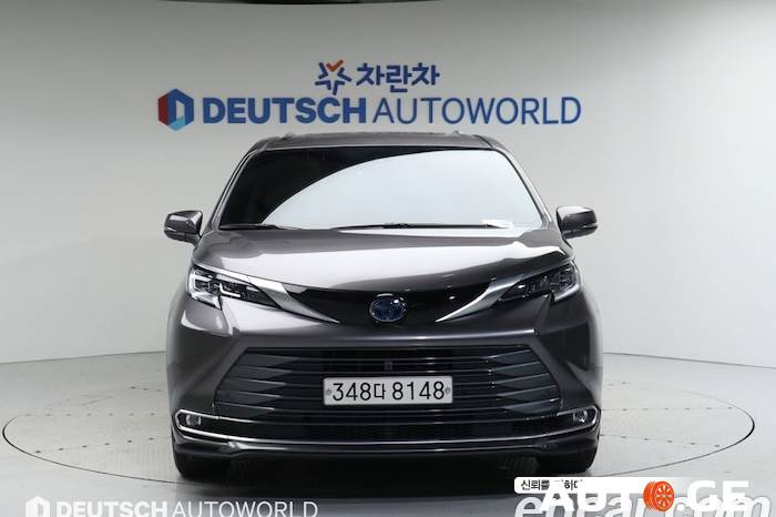 Toyota Sienna 2021 — photo 2