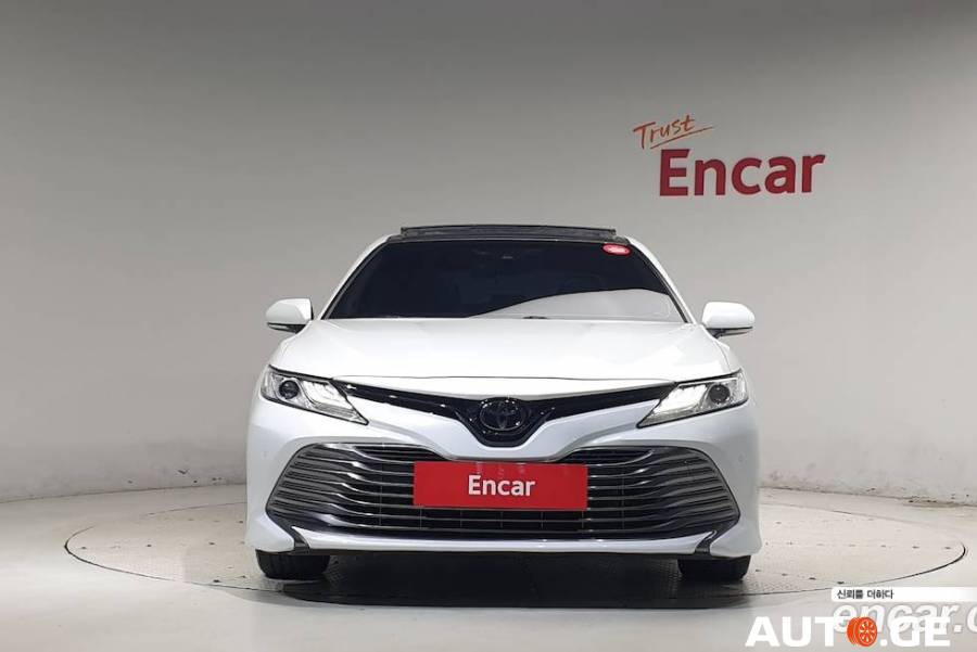 Toyota Camry 2018 — photo 2