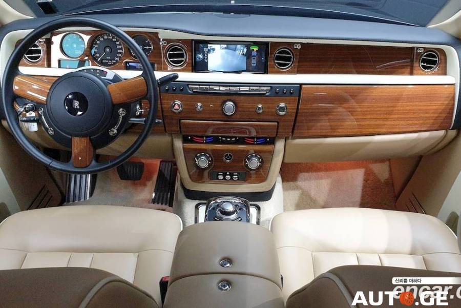 Rolls-Royce Phantom 2017 — photo 2
